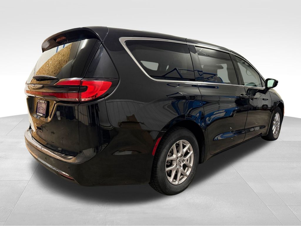 Used 2024 Chrysler Pacifica - photo 6