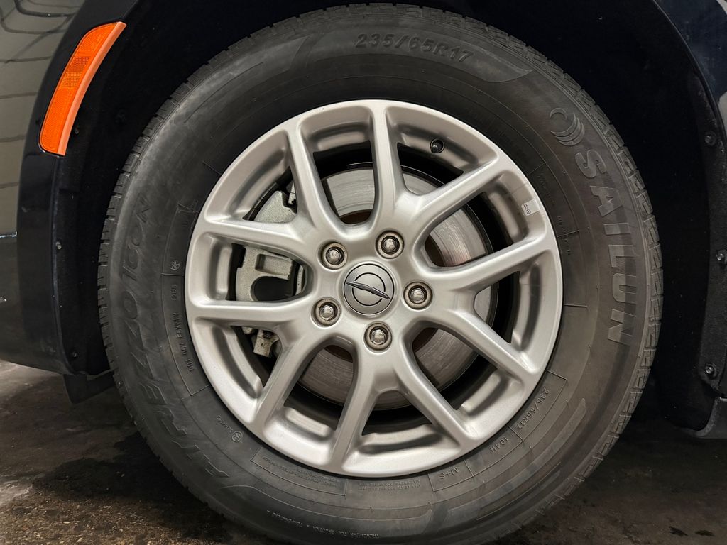 Used 2024 Chrysler Pacifica - photo 9