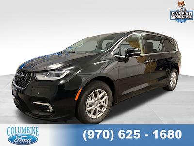 Used 2024 Chrysler Pacifica - photo 1