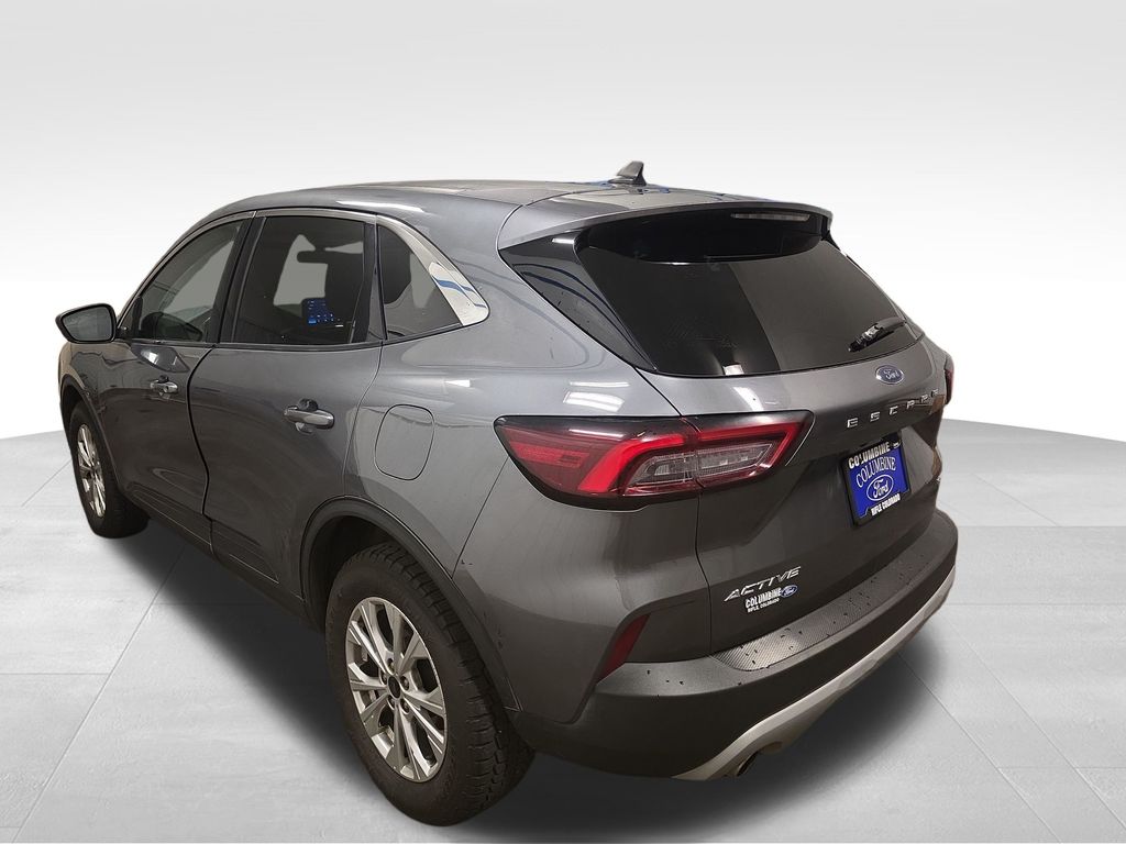 Used 2023 Ford Escape - photo 2