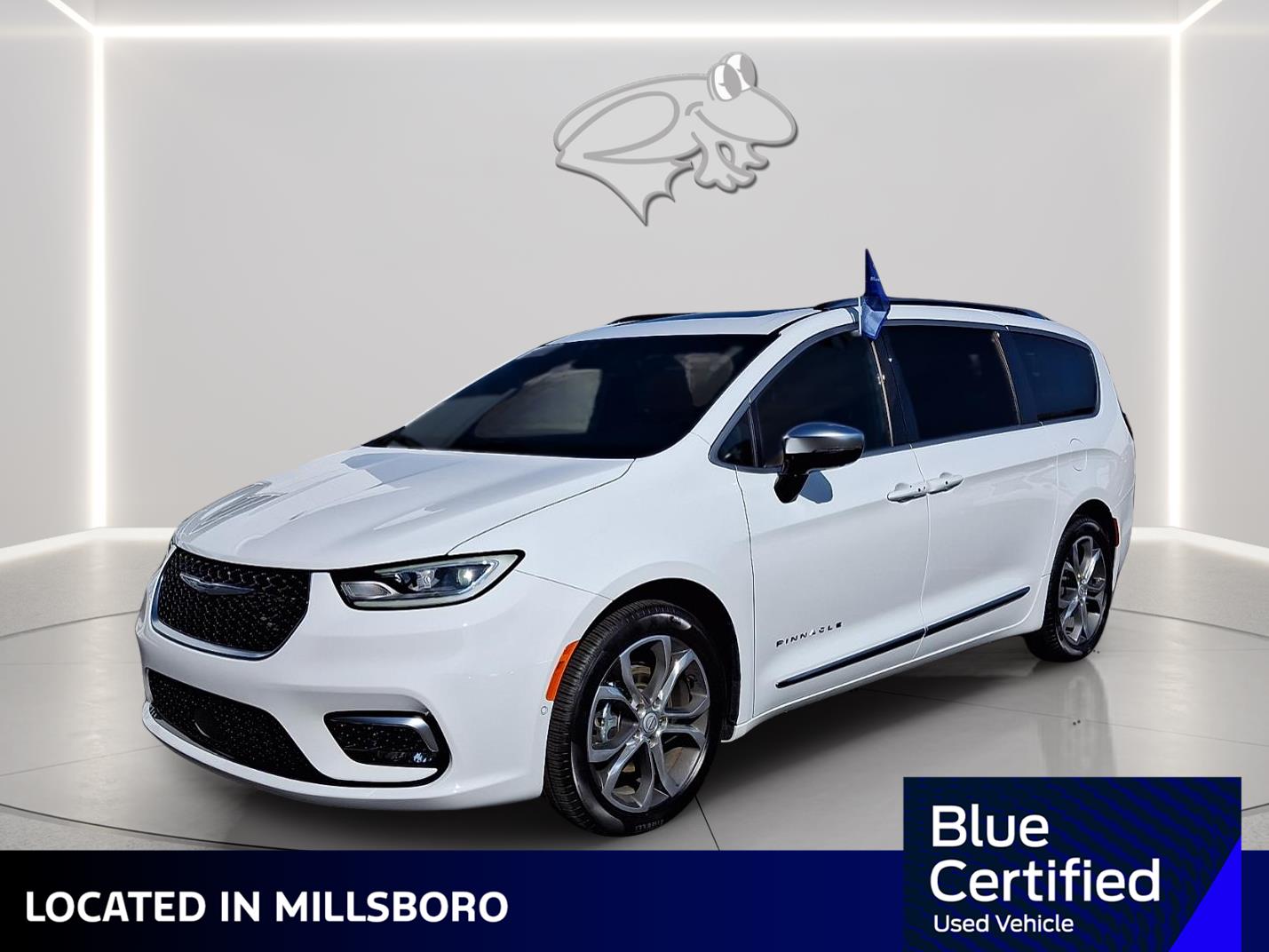 Used 2026 Chrysler Pacifica - photo 1