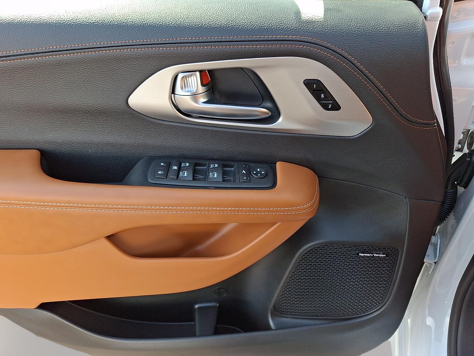 Used 2026 Chrysler Pacifica - photo 14