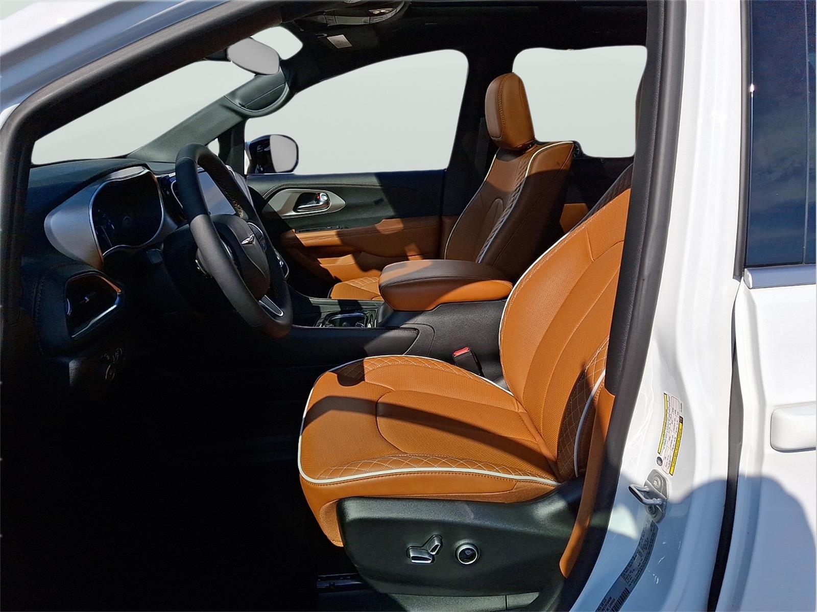 Used 2026 Chrysler Pacifica - photo 15