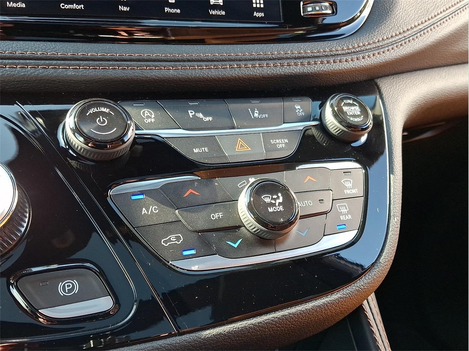 Used 2026 Chrysler Pacifica - photo 18