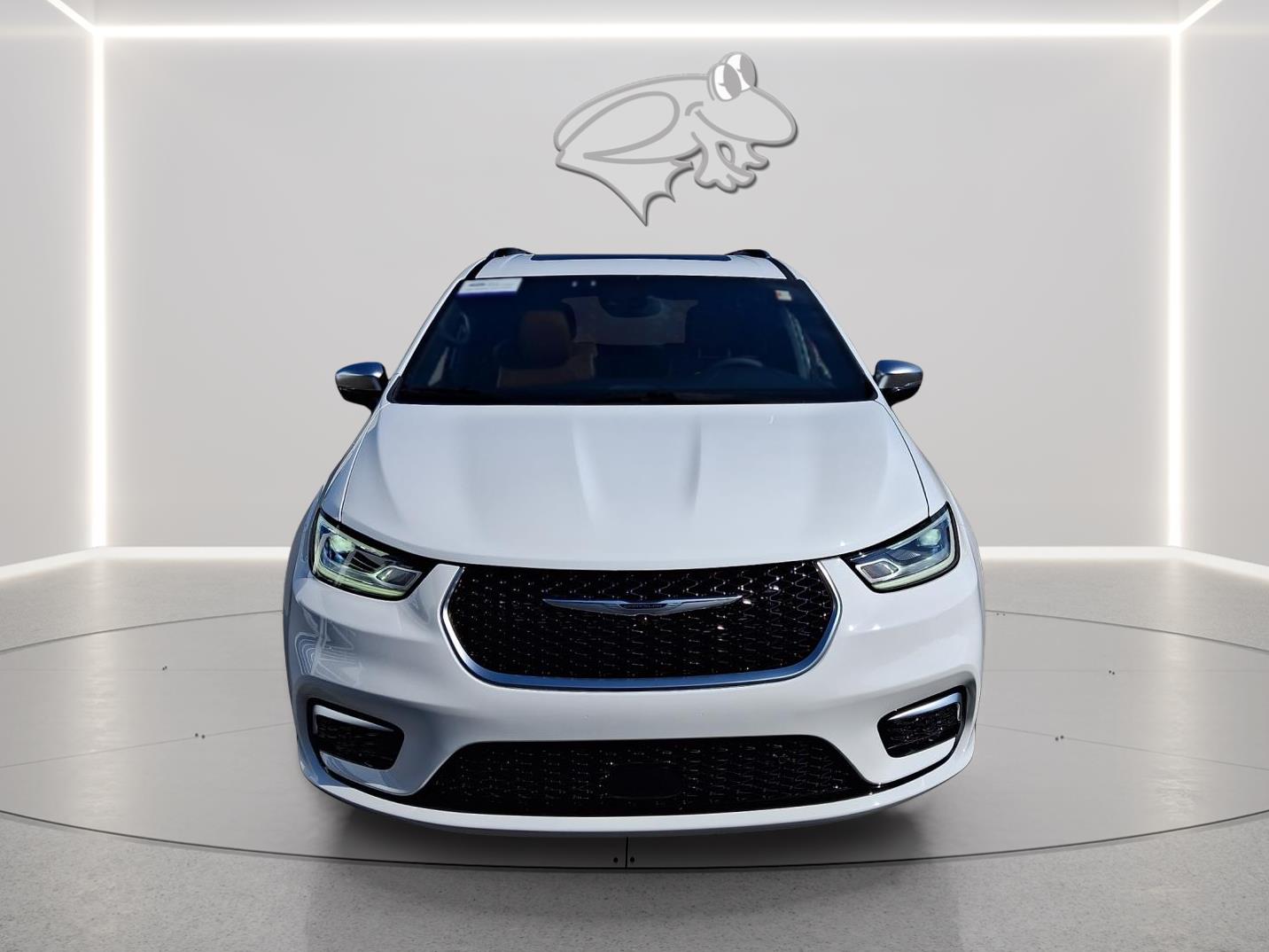 Used 2026 Chrysler Pacifica - photo 2