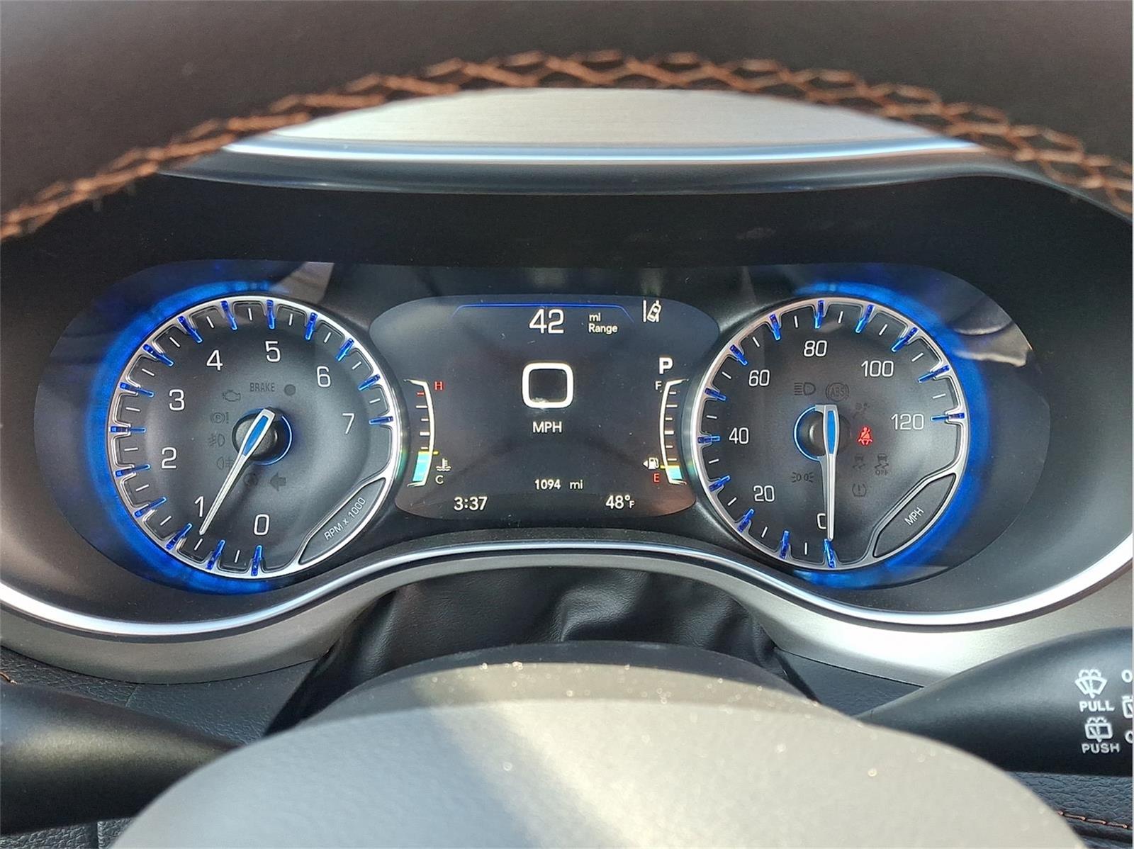 Used 2026 Chrysler Pacifica - photo 24