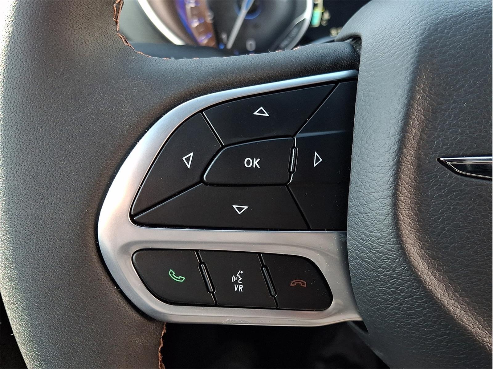 Used 2026 Chrysler Pacifica - photo 25