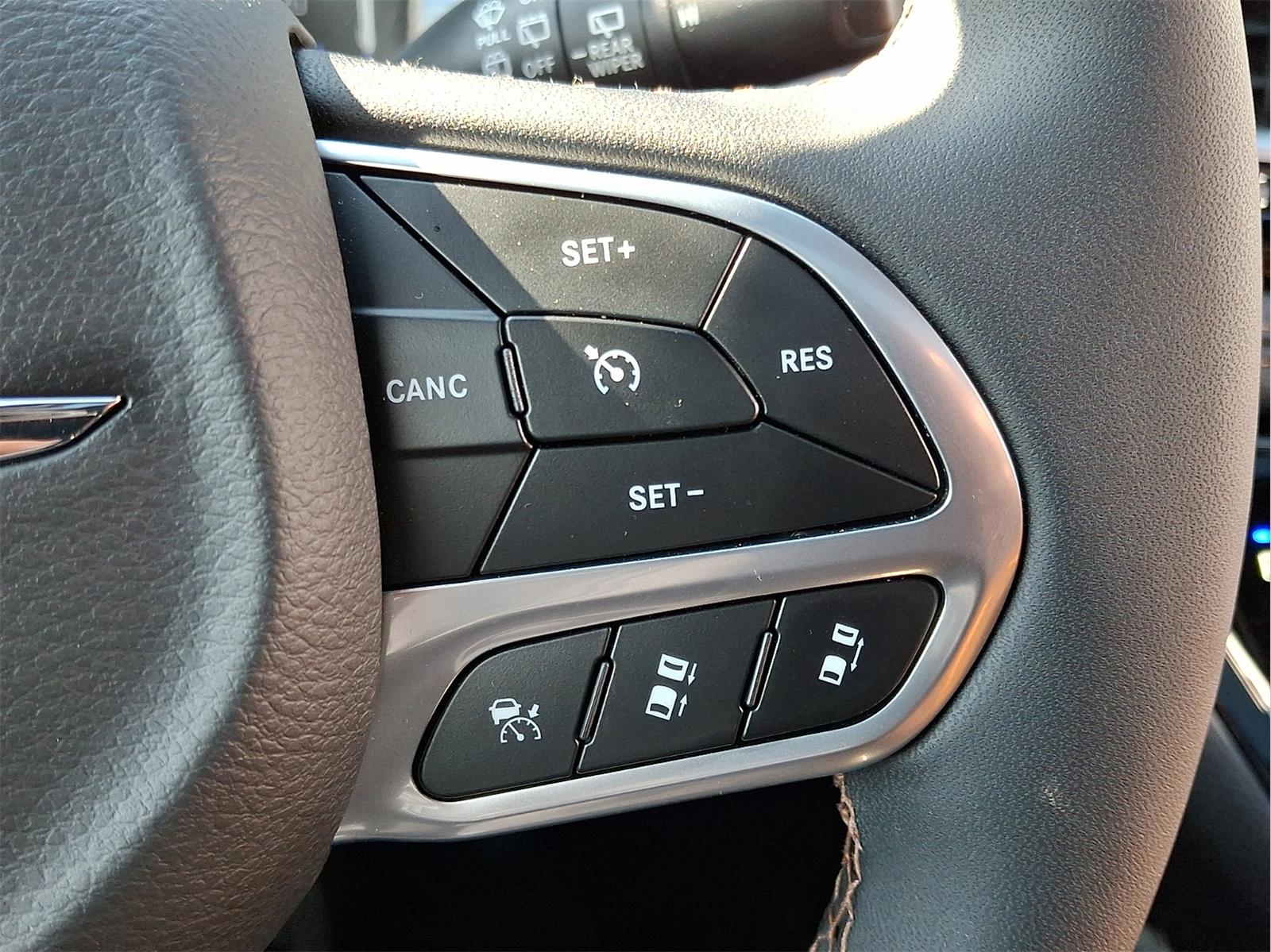 Used 2026 Chrysler Pacifica - photo 26