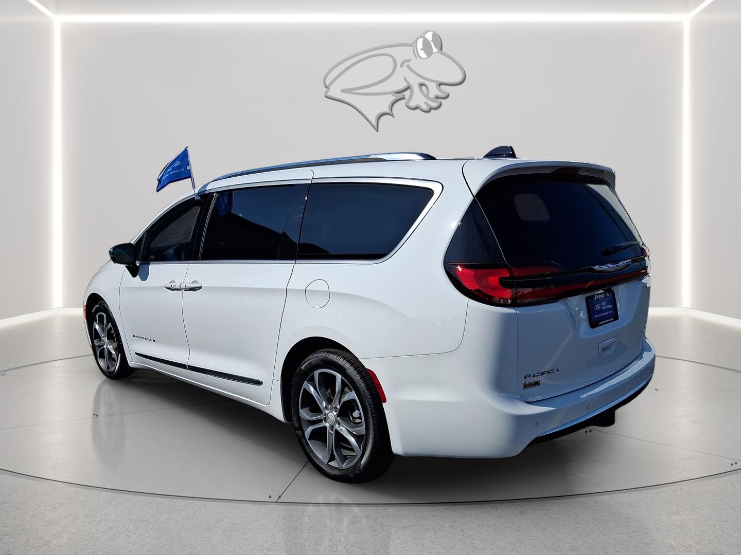 Used 2026 Chrysler Pacifica - photo 8