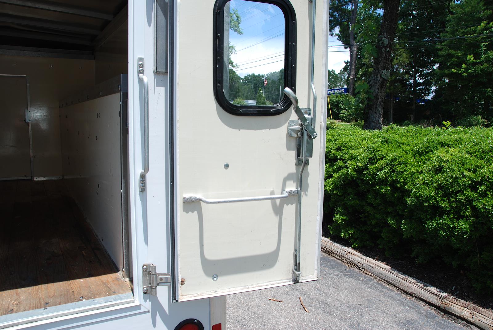 Used 2015 Ford E-350 - photo 16