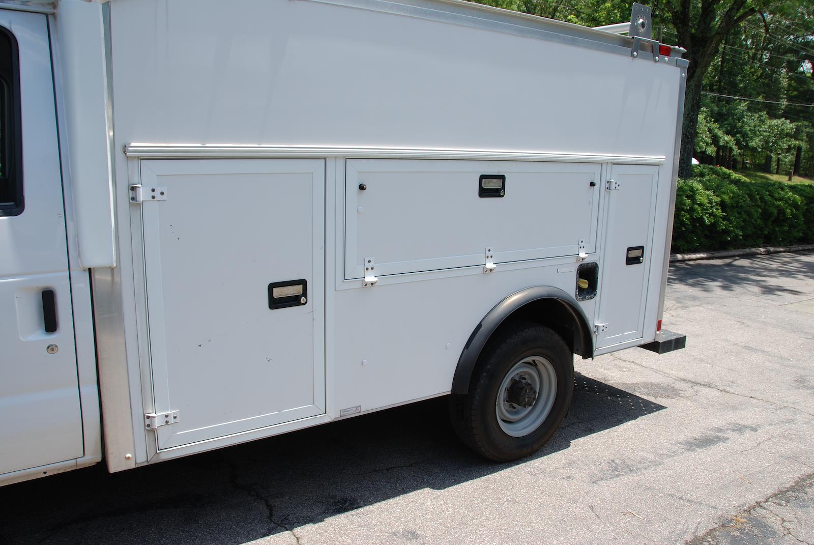 Used 2015 Ford E-350 - photo 5