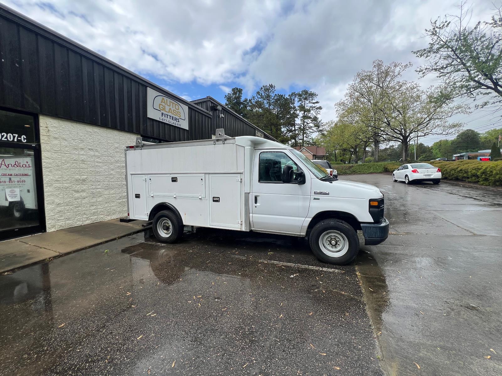 Used 2015 Ford E-350 - photo 25