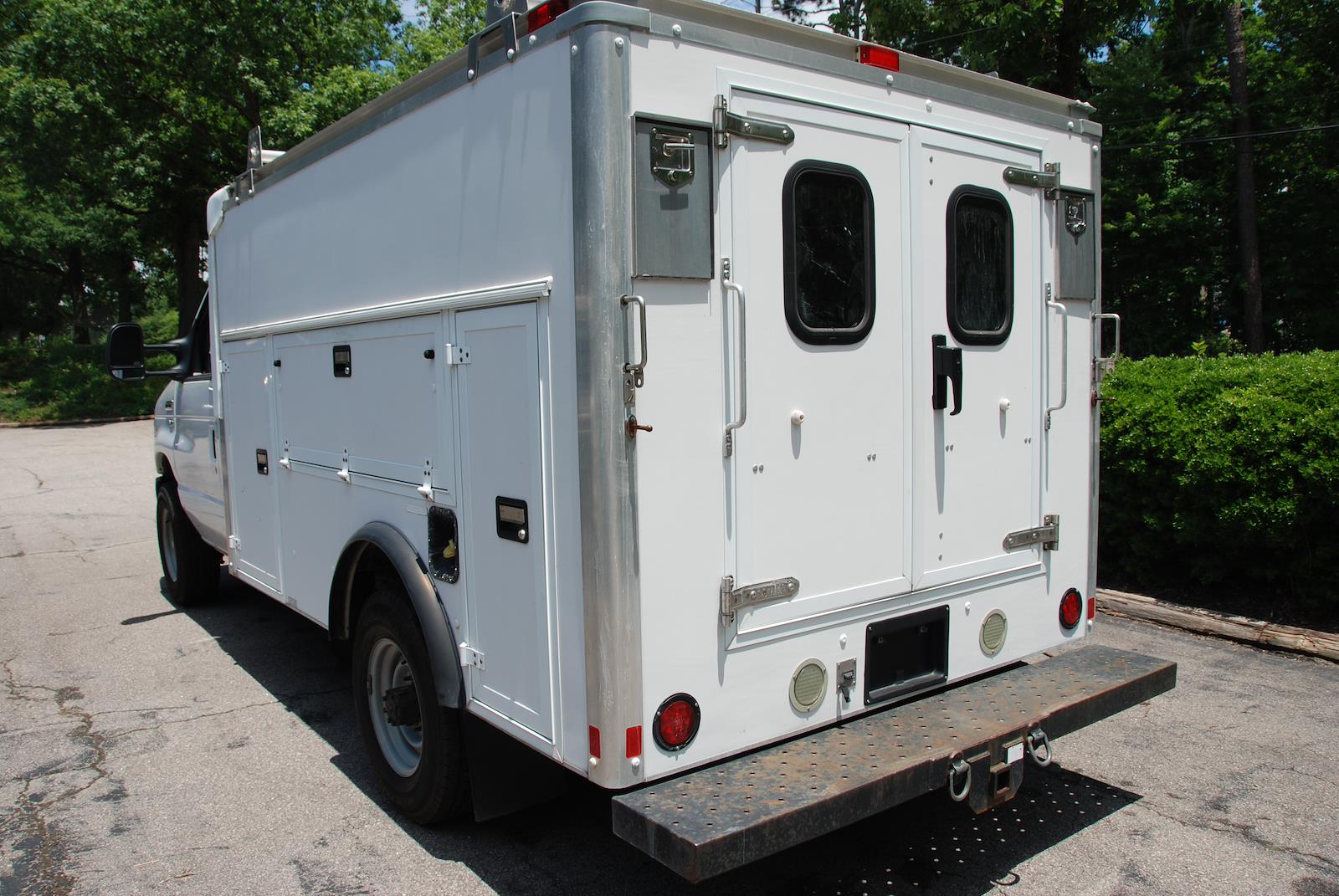Used 2015 Ford E-350 - photo 8