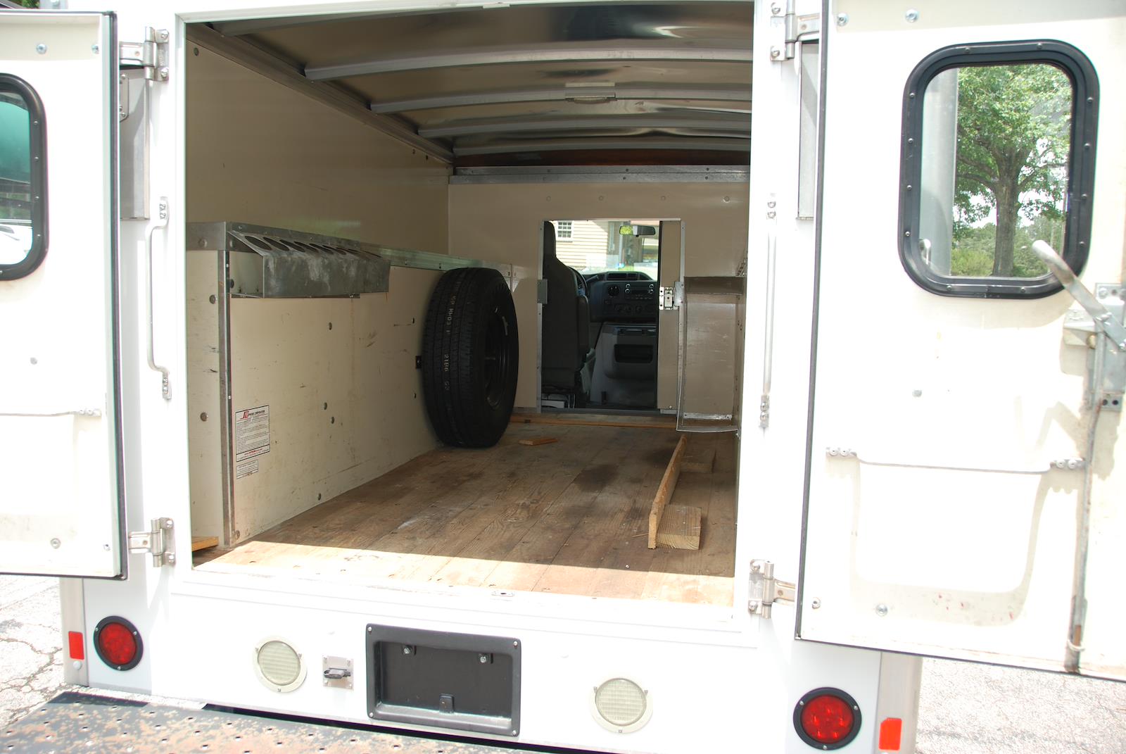 Used 2015 Ford E-350 - photo 26