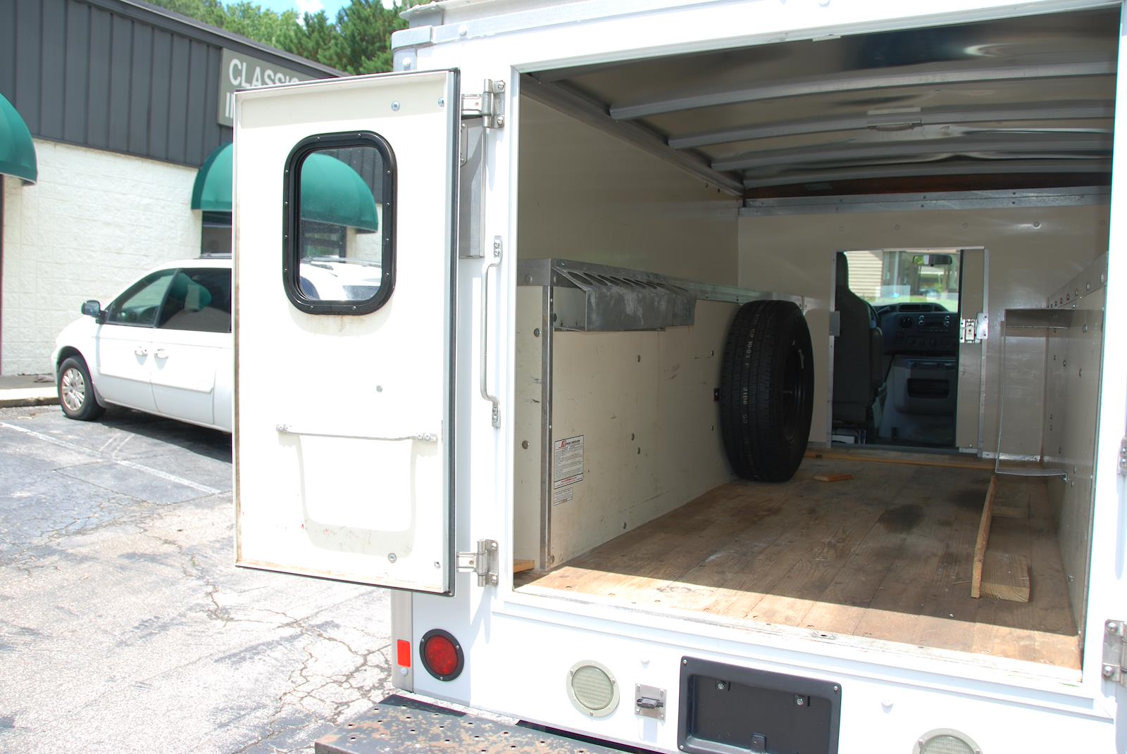 Used 2015 Ford E-350 - photo 27