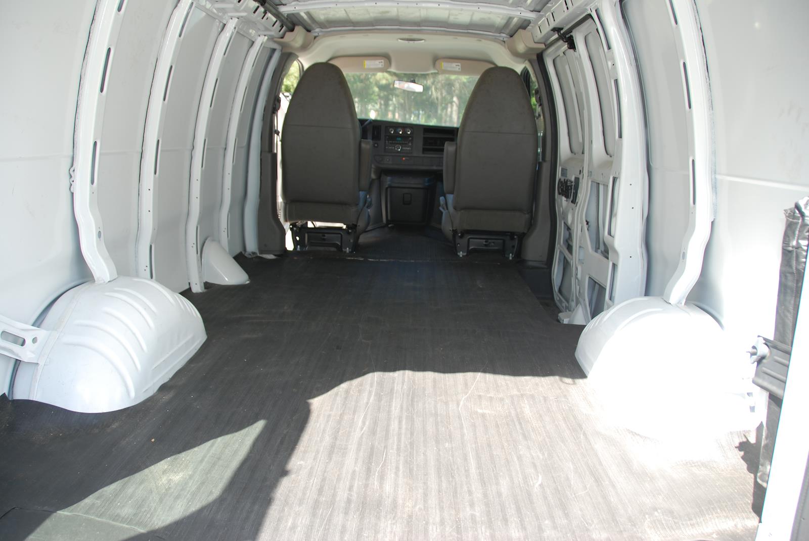 Used 2013 Chevrolet Express 1500 - photo 2