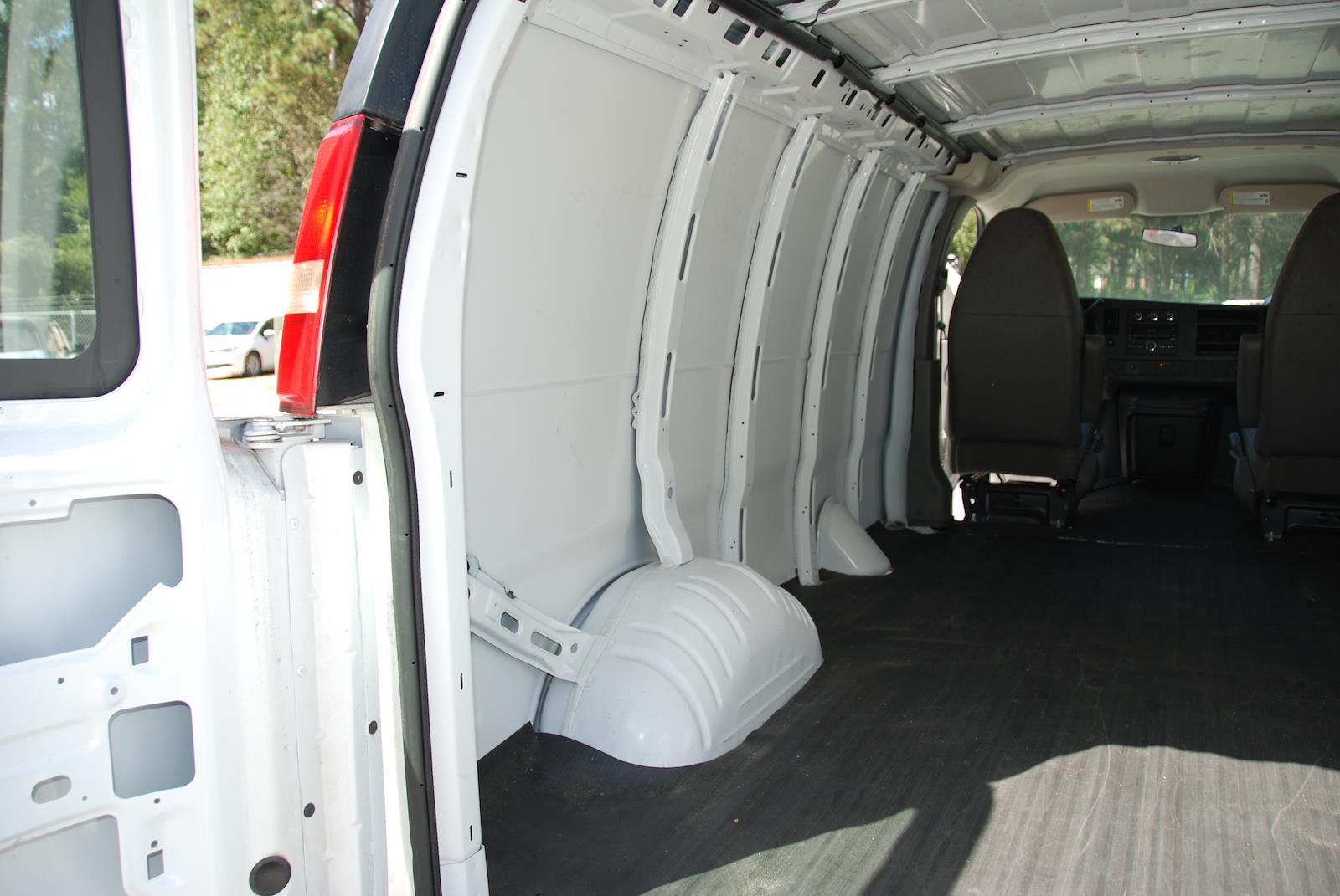 Used 2013 Chevrolet Express 1500 - photo 22