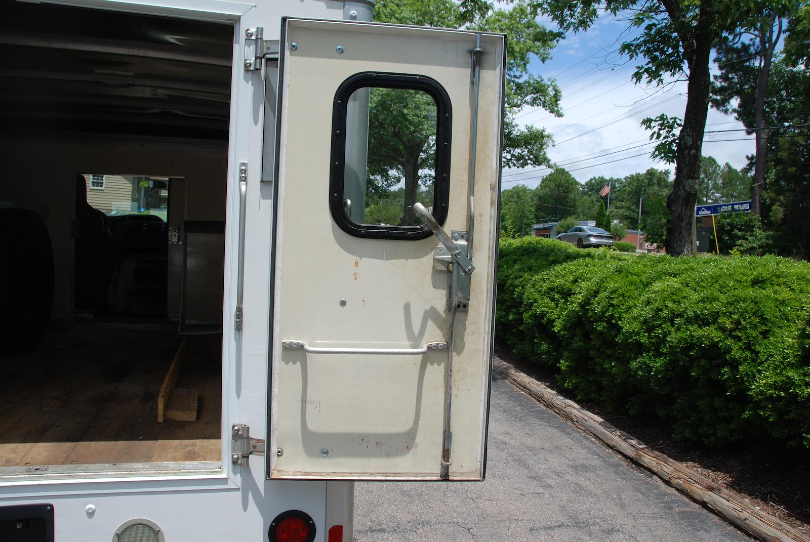 Used 2015 Ford E-350 - photo 14