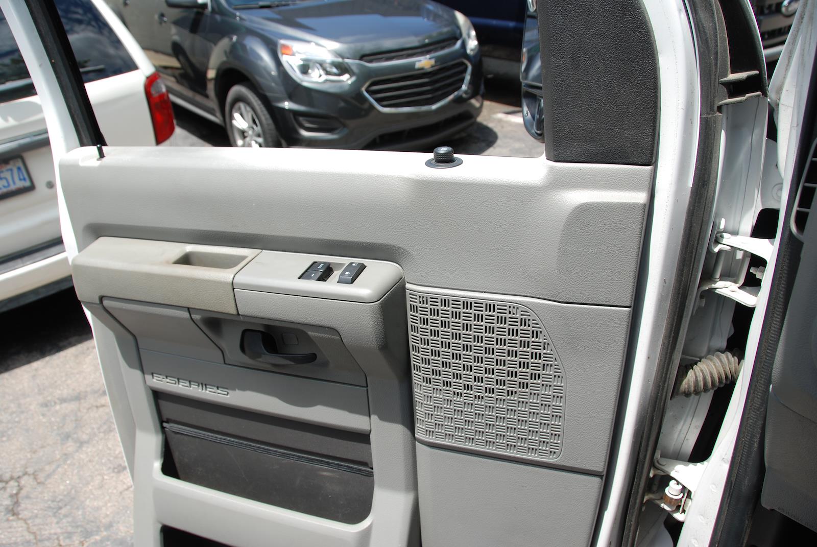 Used 2015 Ford E-350 - photo 22