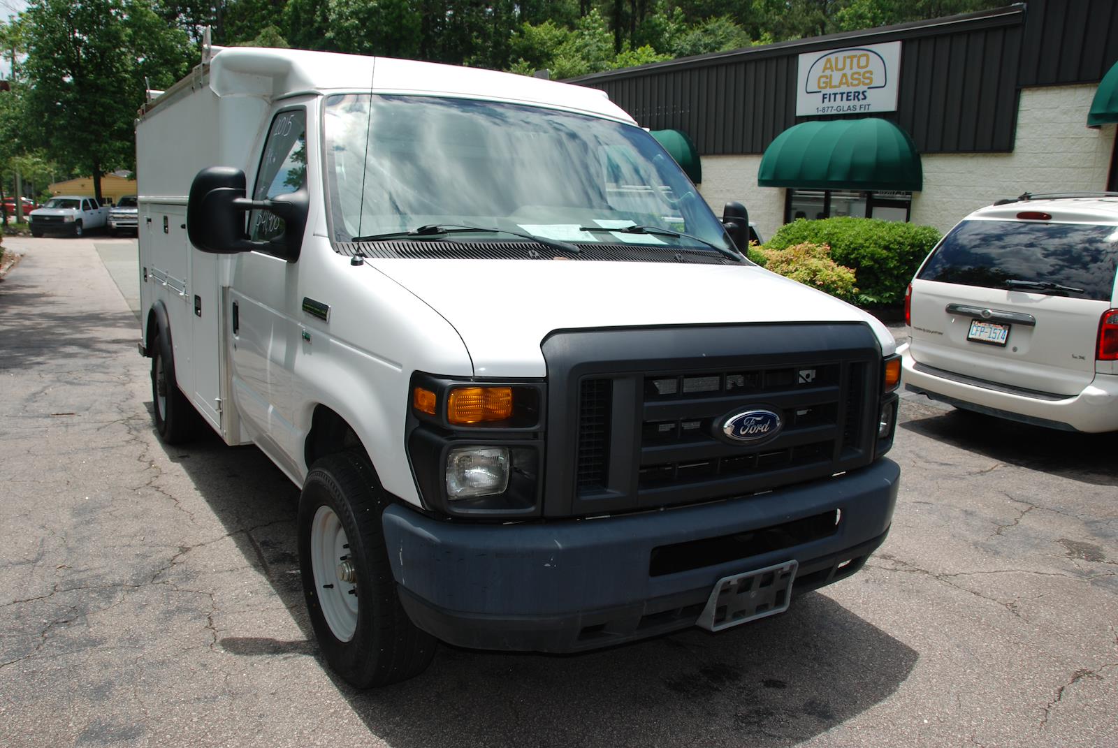 Used 2015 Ford E-350 - photo 8