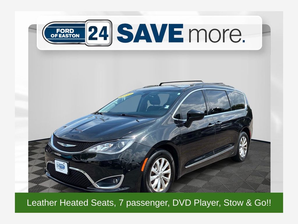 Used 2017 Chrysler Pacifica - photo 1