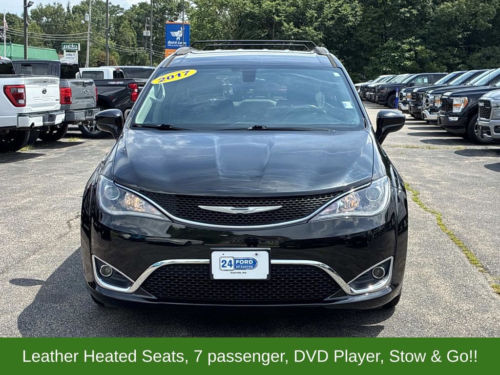 Used 2017 Chrysler Pacifica - photo 2