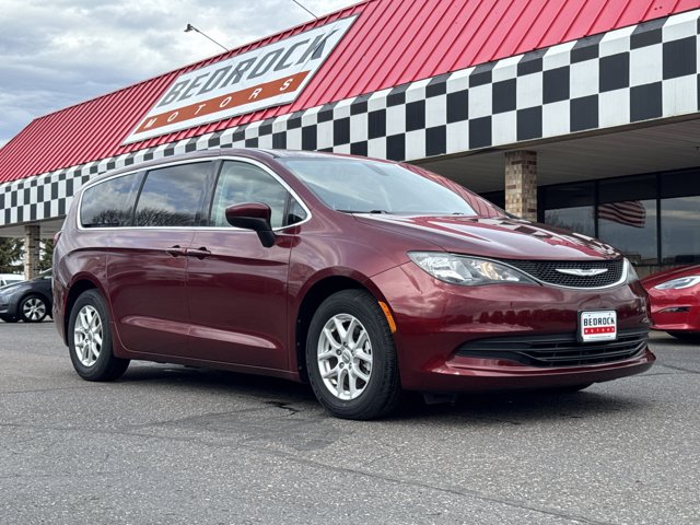 Used 2017 Chrysler Pacifica - photo 1