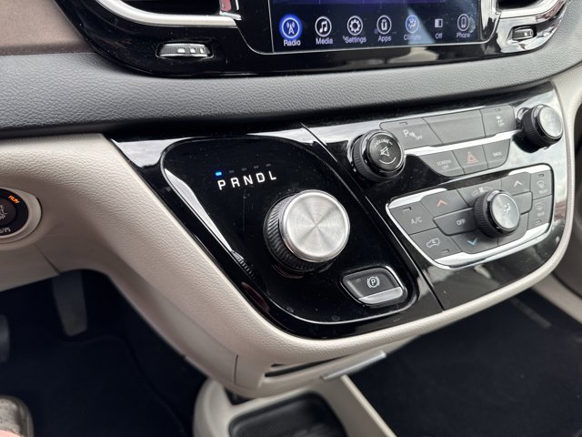 Used 2017 Chrysler Pacifica - photo 18