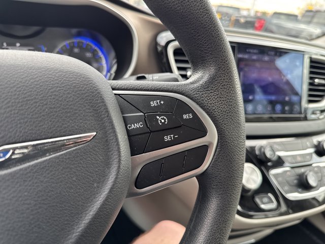 Used 2017 Chrysler Pacifica - photo 20