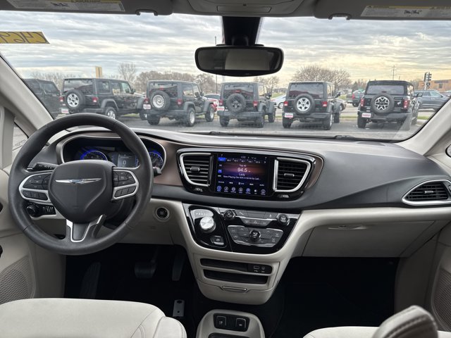 Used 2017 Chrysler Pacifica - photo 26