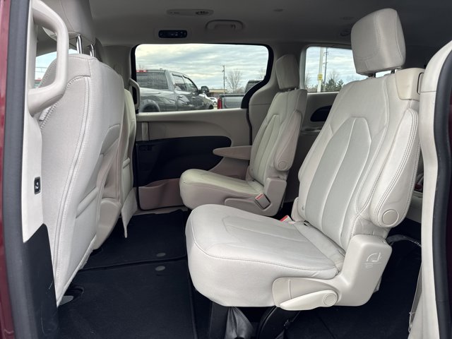 Used 2017 Chrysler Pacifica - photo 31