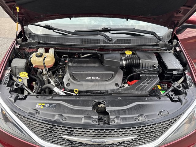 Used 2017 Chrysler Pacifica - photo 8