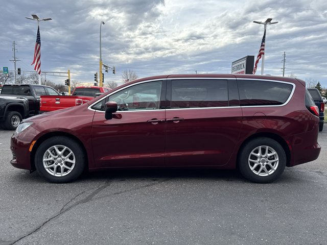 Used 2017 Chrysler Pacifica - photo 9