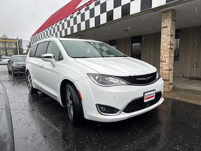 Used 2017 Chrysler Pacifica - photo 1