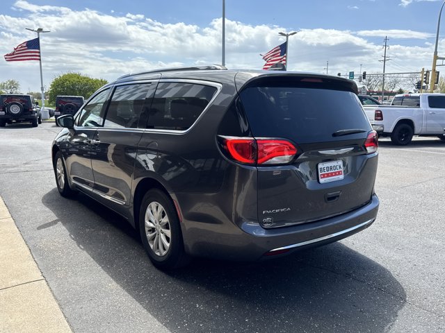 Used 2018 Chrysler Pacifica - photo 2