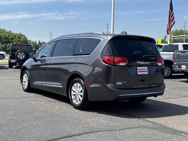 Used 2018 Chrysler Pacifica - photo 2