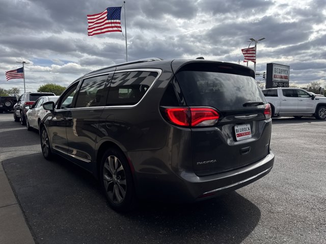 Used 2018 Chrysler Pacifica - photo 2