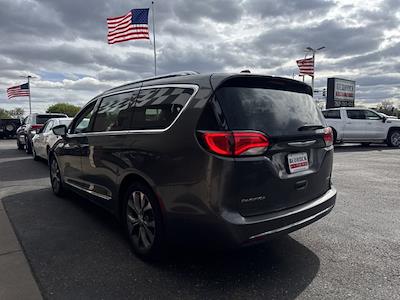 Used 2018 Chrysler Pacifica - photo 2