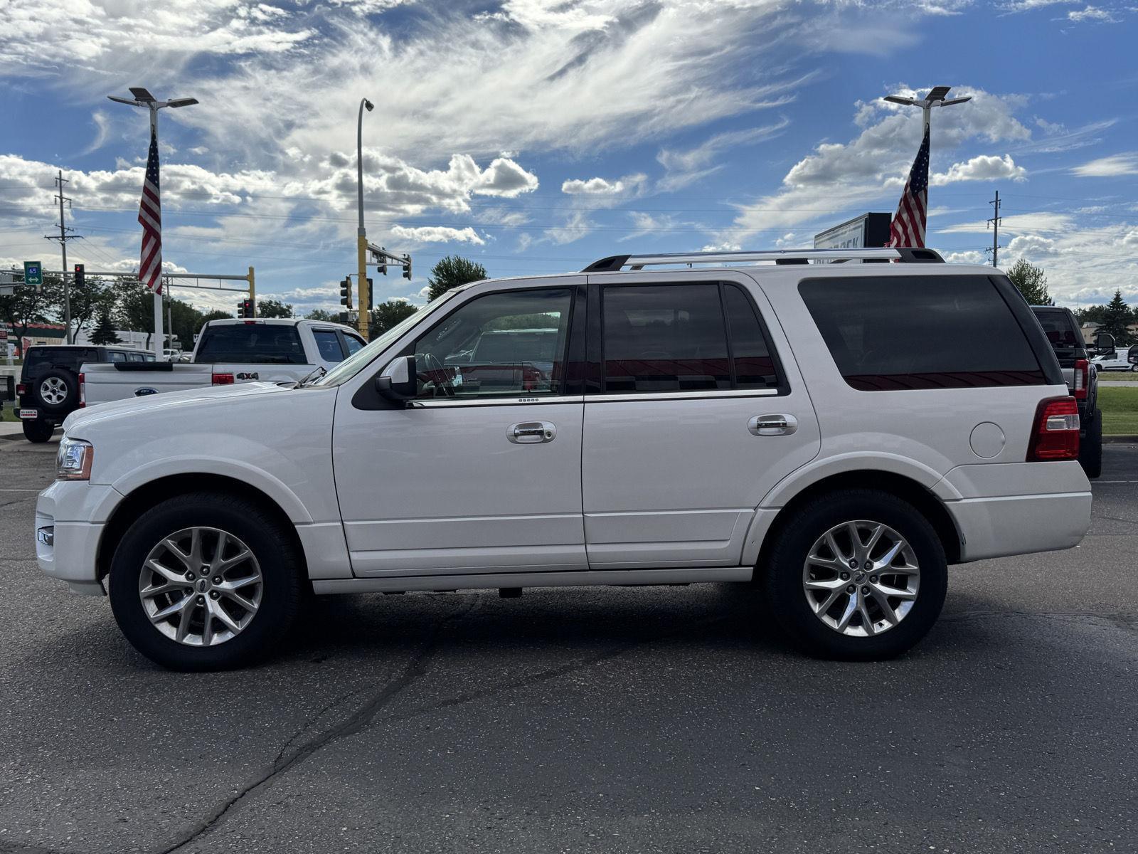 Used 2015 Ford Expedition - photo 2