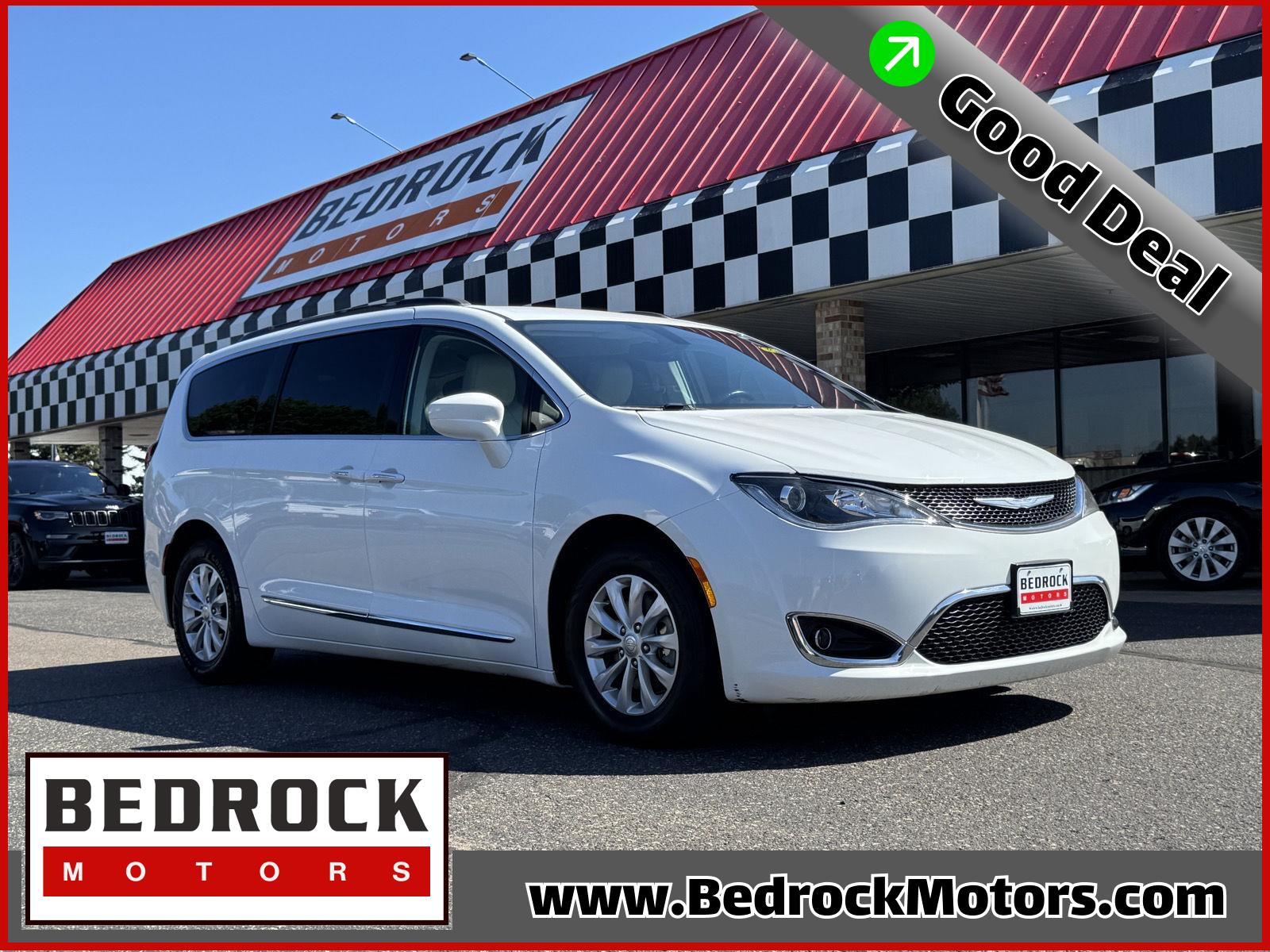 Used 2017 Chrysler Pacifica - photo 1