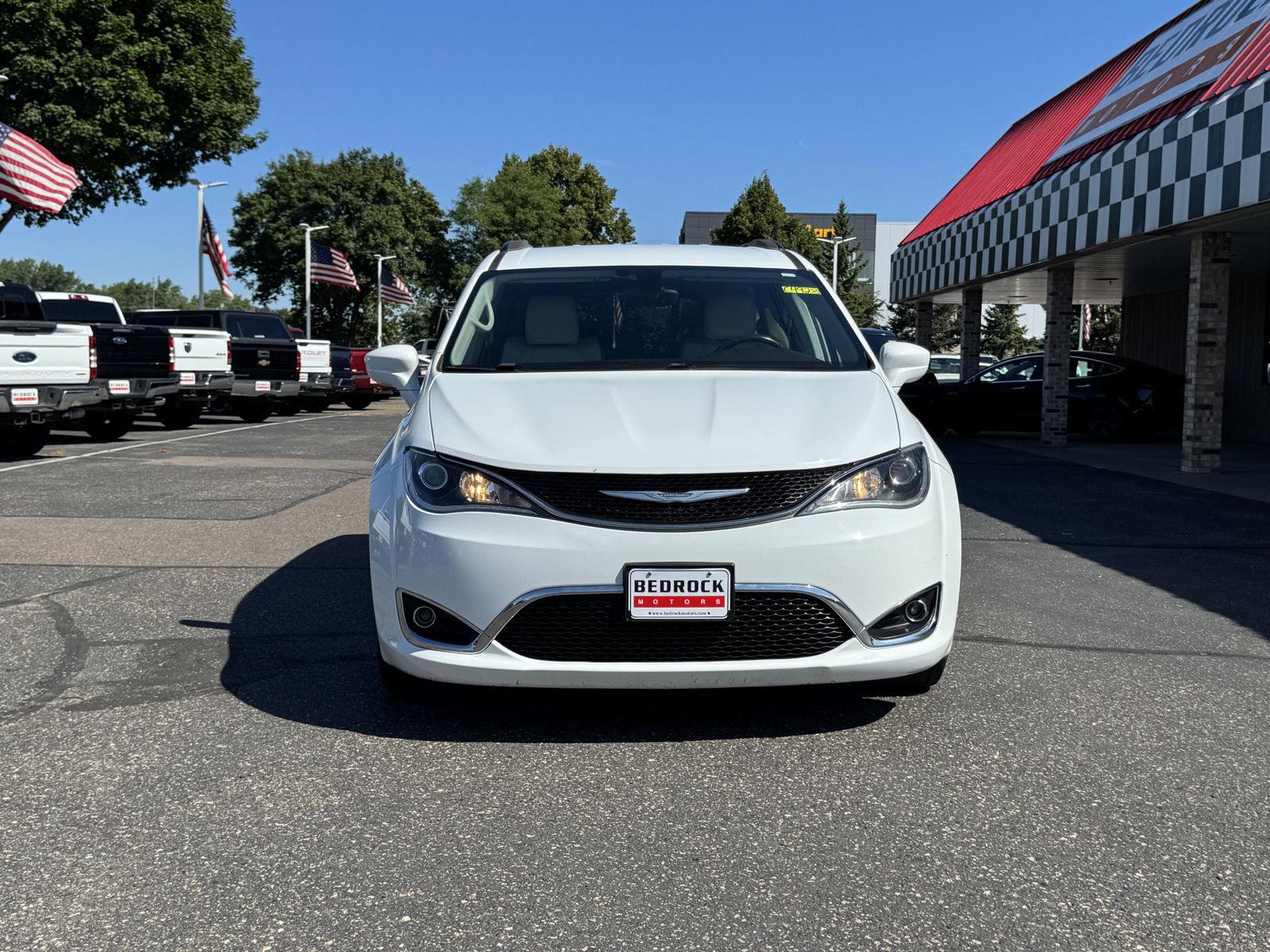 Used 2017 Chrysler Pacifica - photo 2
