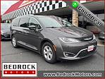 Used 2017 Chrysler Pacifica Minivan thumbnail 1