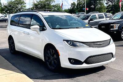 Used 2019 Chrysler Pacifica - photo 1