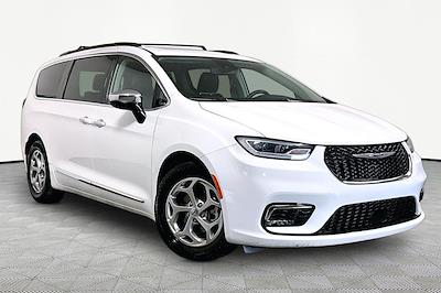 Used 2023 Chrysler Pacifica - photo 1