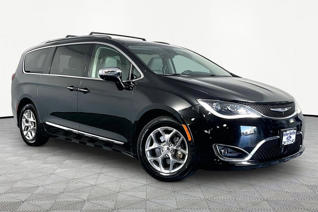 Used 2017 Chrysler Pacifica - photo 1