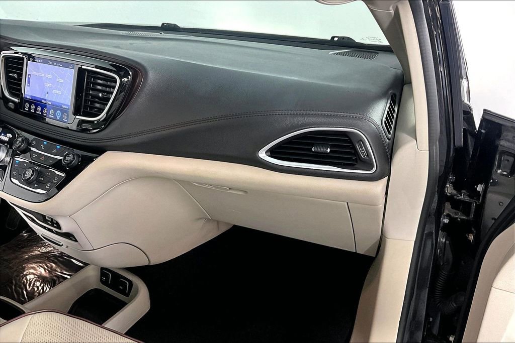 Used 2017 Chrysler Pacifica - photo 11