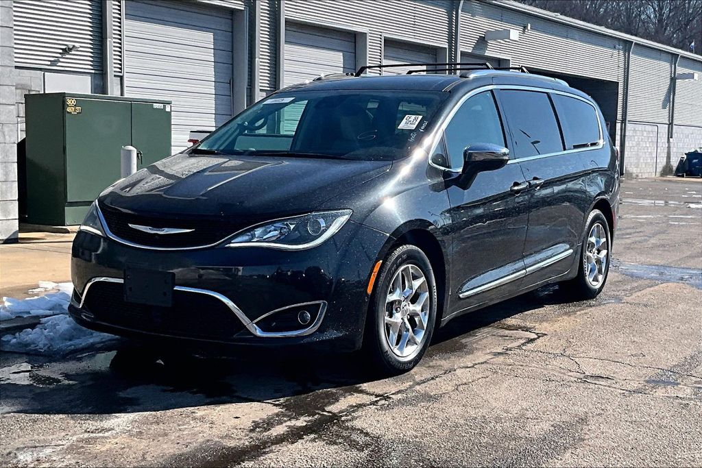 Used 2017 Chrysler Pacifica - photo 2