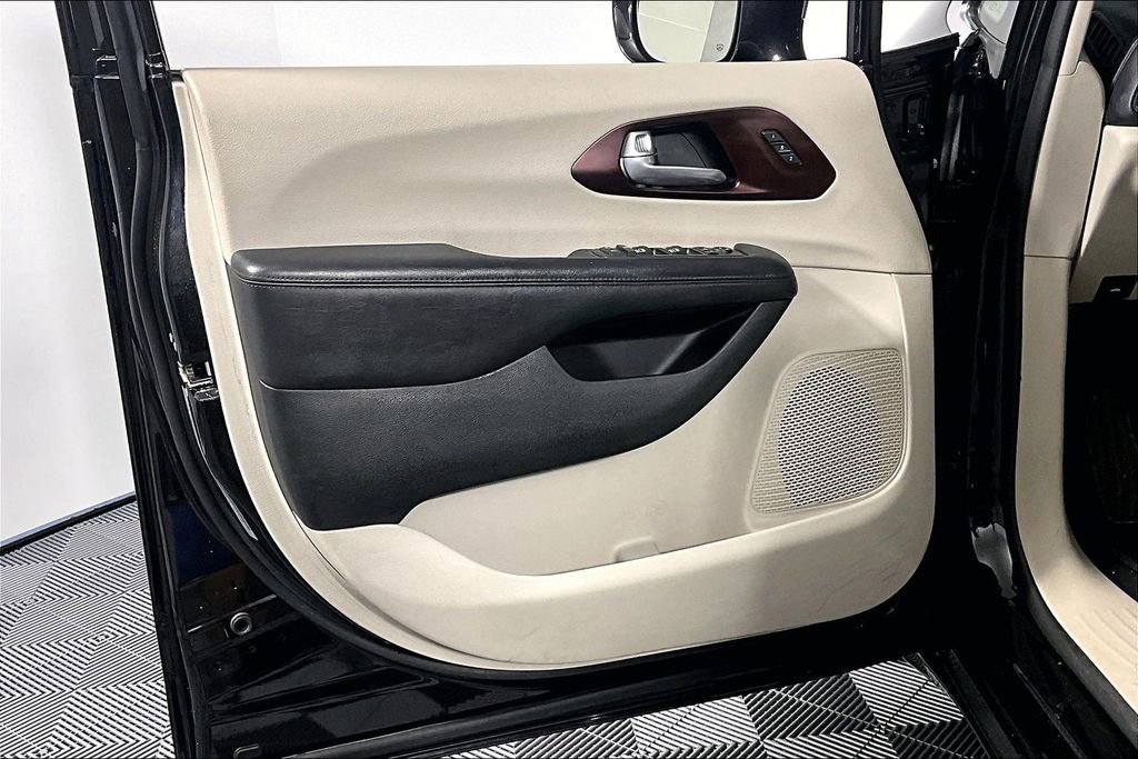 Used 2017 Chrysler Pacifica - photo 18