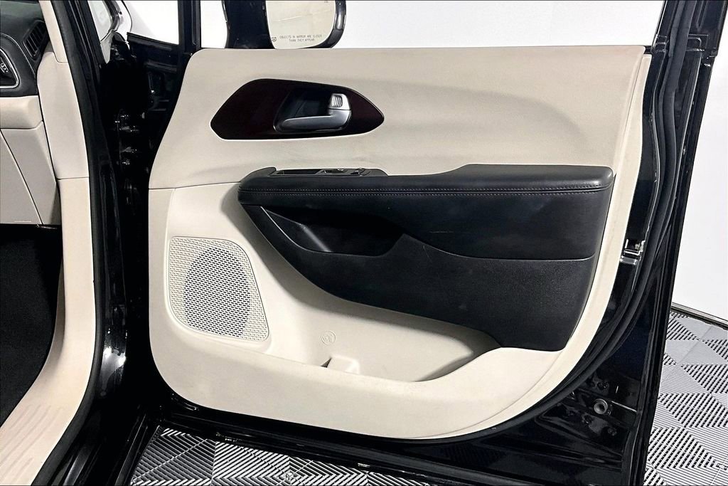 Used 2017 Chrysler Pacifica - photo 19