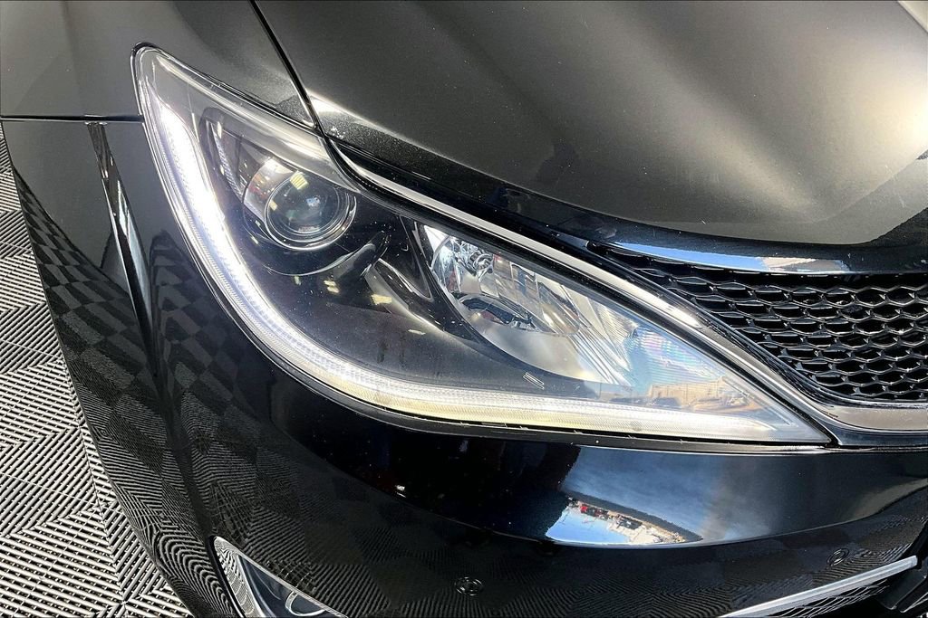 Used 2017 Chrysler Pacifica - photo 24